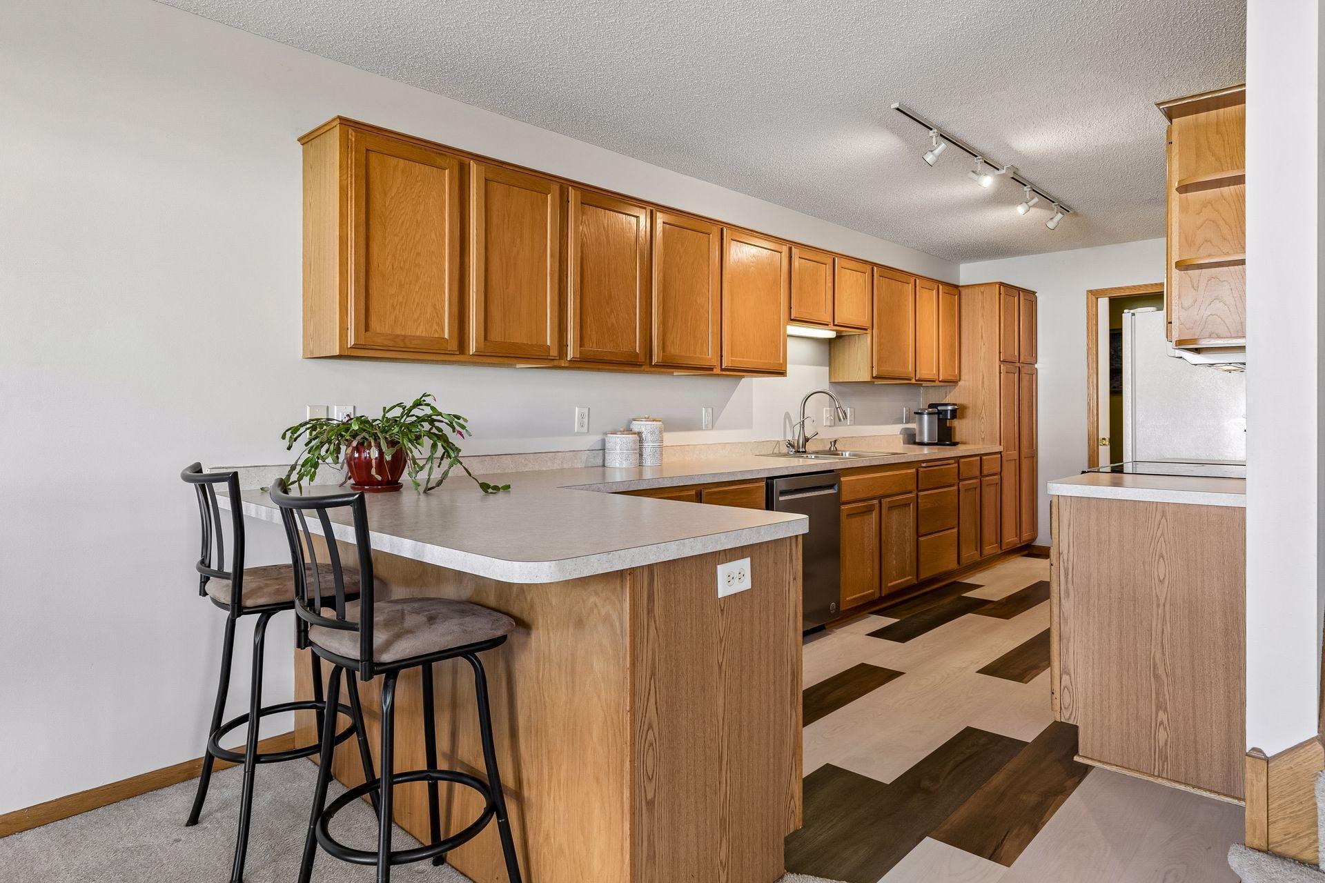 Enjoy extra seating at the kitchen peninsula—ideal for quick bites or entertaining!