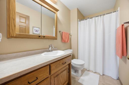 3250 40 Avenue S, F, Fargo, ND 58104