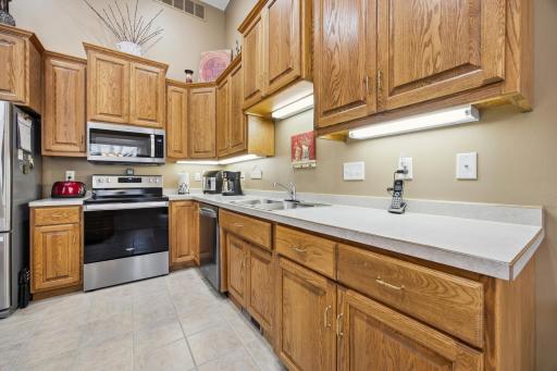 3250 40 Avenue S, F, Fargo, ND 58104