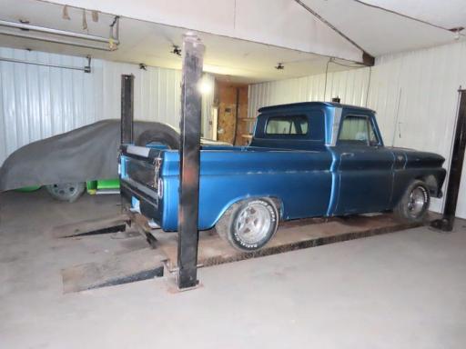 18340 LARGER GARAGE INTERIOR.jpg