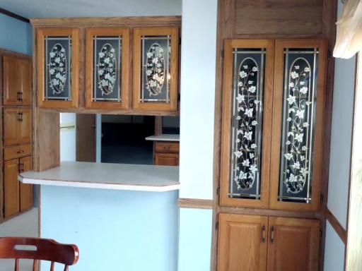 18340 DINETTE HUTCH.jpg