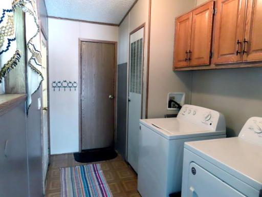 18340 BACK ENTRY LAUNDRY.jpg