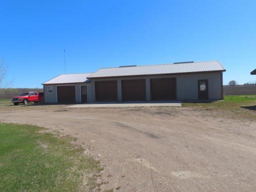 18340 US Hwy 59 NE grg shop.jpg