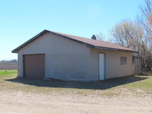 18340 US Hwy 59 NE garage.jpg