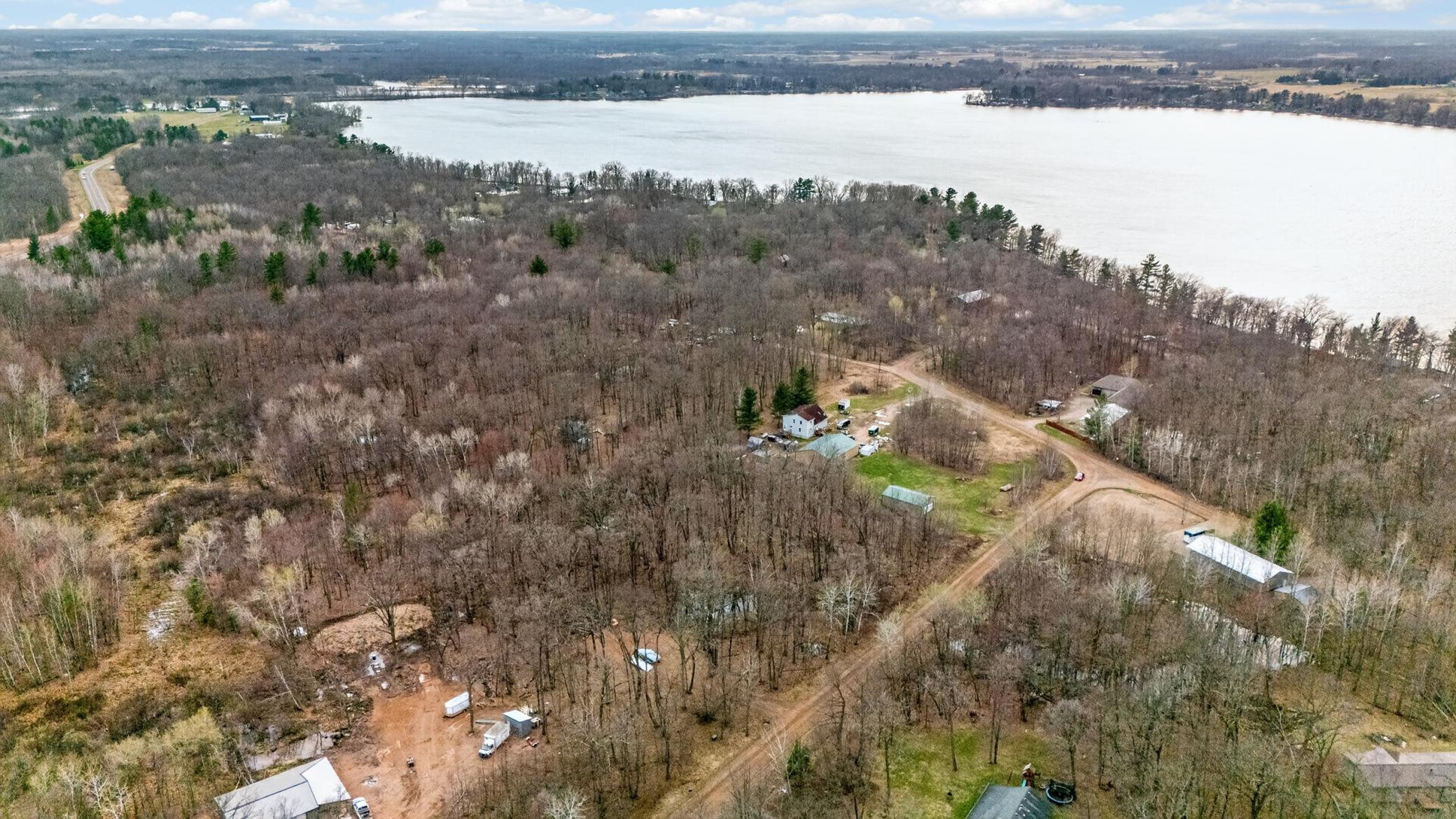 Only 2 mins to the lake