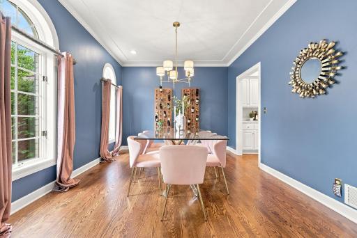 This is a striking space with a sophisticated setting perfect for entertaining.