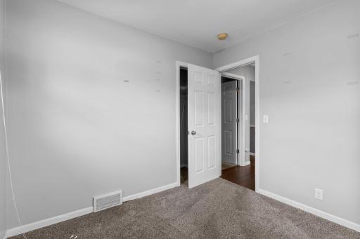 31-web-or-mls-5918 Admiral Ln-42.jpg