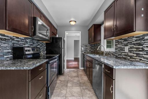 25-web-or-mls-5918 Admiral Ln-69.jpg