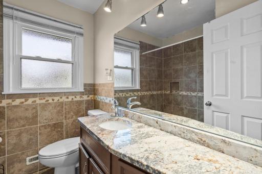 36-web-or-mls-5918 Admiral Ln-36.jpg