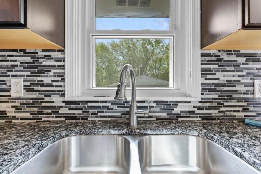 27-web-or-mls-5918 Admiral Ln-75.jpg