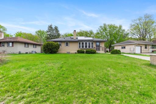 14-web-or-mls-5918 Admiral Ln-7.jpg