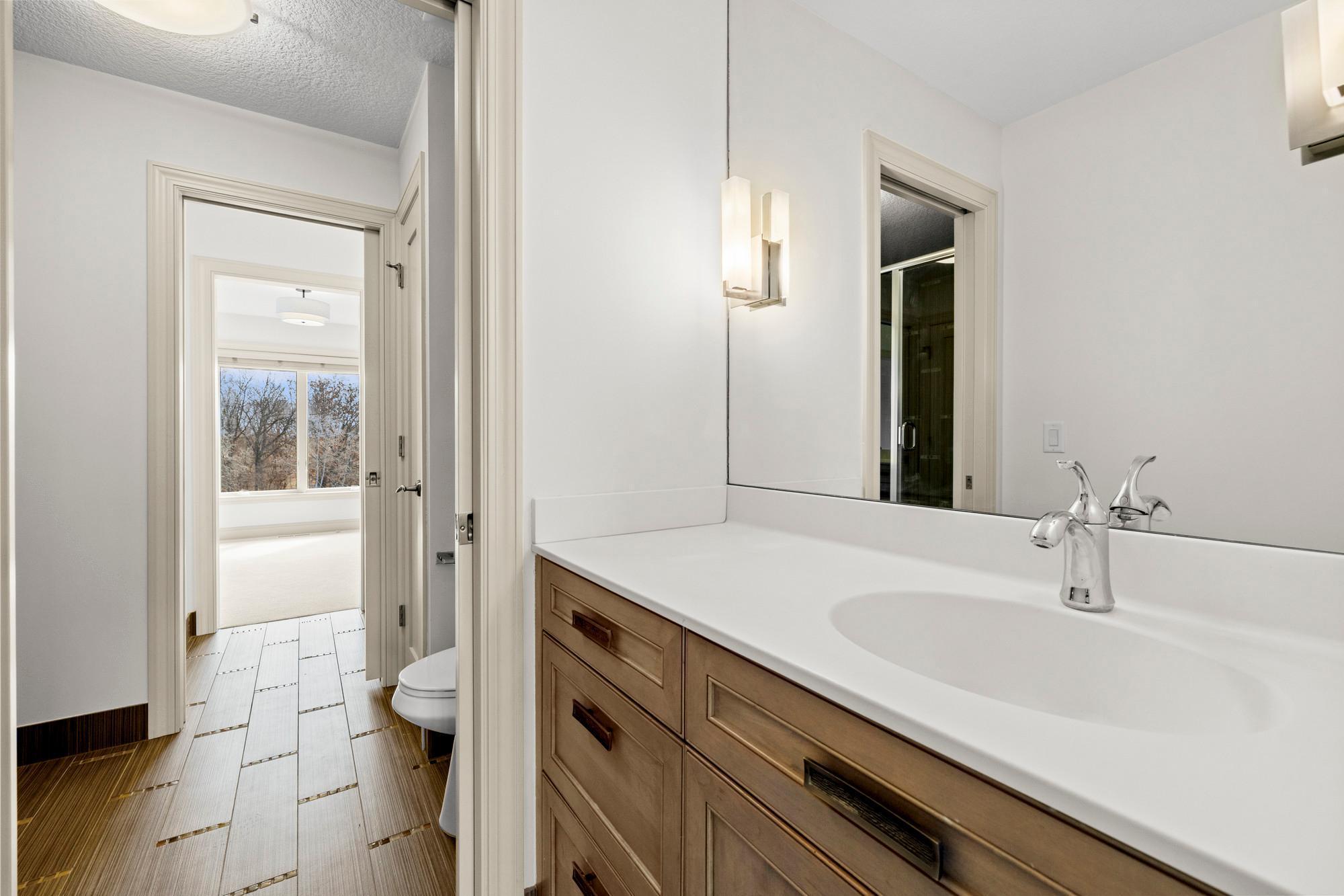 Jack-and-Jill bath between bedrooms