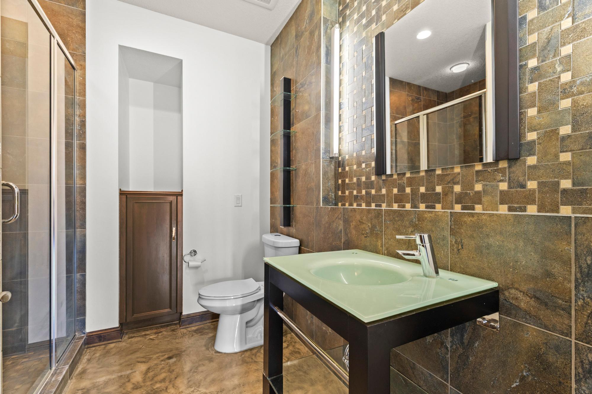 Lower level 3/4 bath