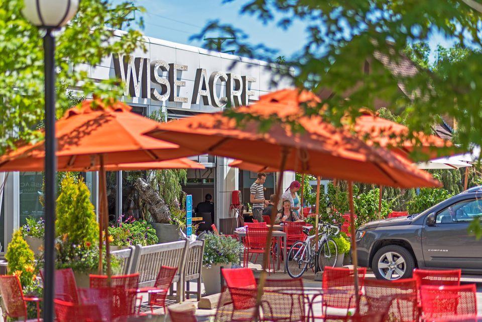 Close proximity to local restaurants.