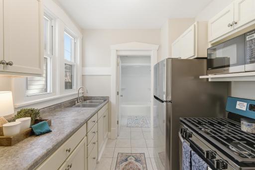 Kitchen w/ brand new stainless steel appliances