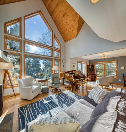 2472 Cliff View Circle, Two Harbors, MN 55616