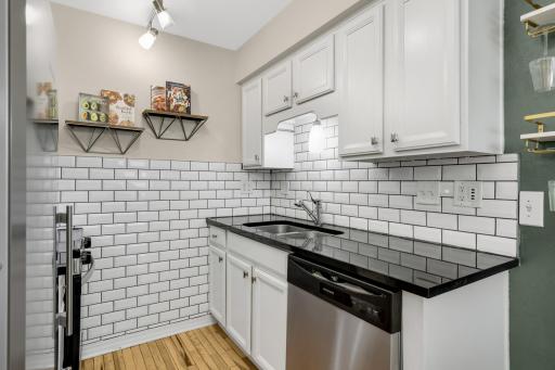New dishwasher! A timeless kitchen but who's doing dishes when Martina is just around the corner? Yum!