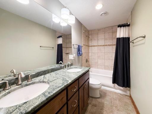 2915 Lake Vista Drive NW, Rochester, MN 55901