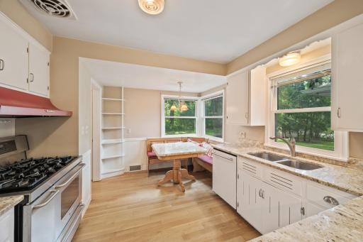 23 Kitchen with Granite Kitchen Table.jpg