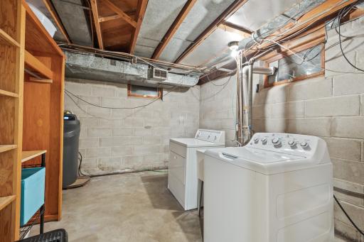 49 Downstairs Laundry.jpg