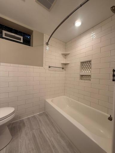 Lwr Lvl Bath Tub.jpg