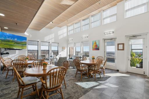 7600 Golden Valley Road, 405, Minneapolis, MN 55427