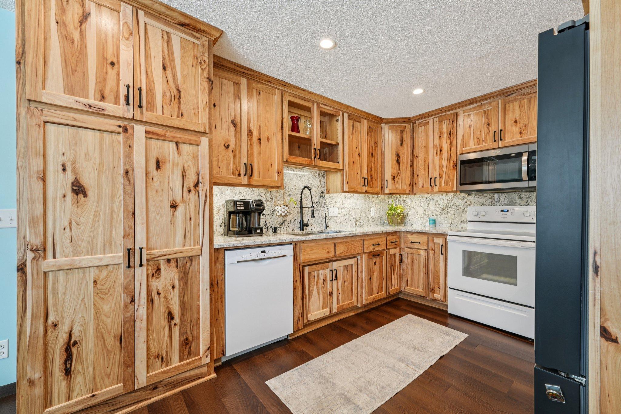 16-web-or-mls-177th Ave NW-S0302-016.jpg