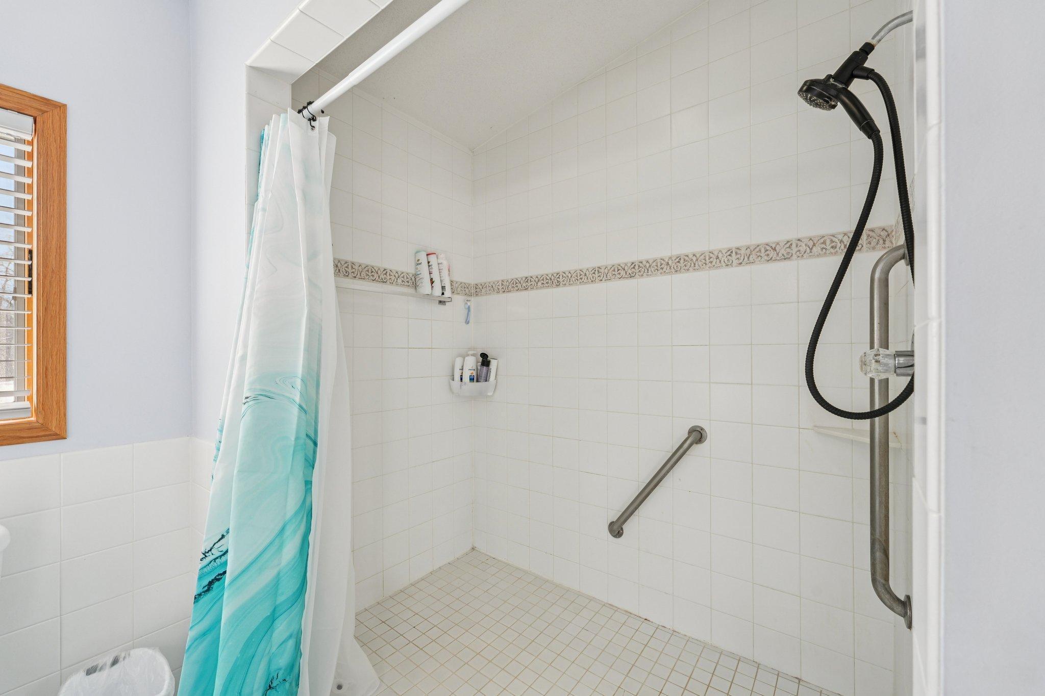 34-web-or-mls-177th Ave NW-S0302-034.jpg