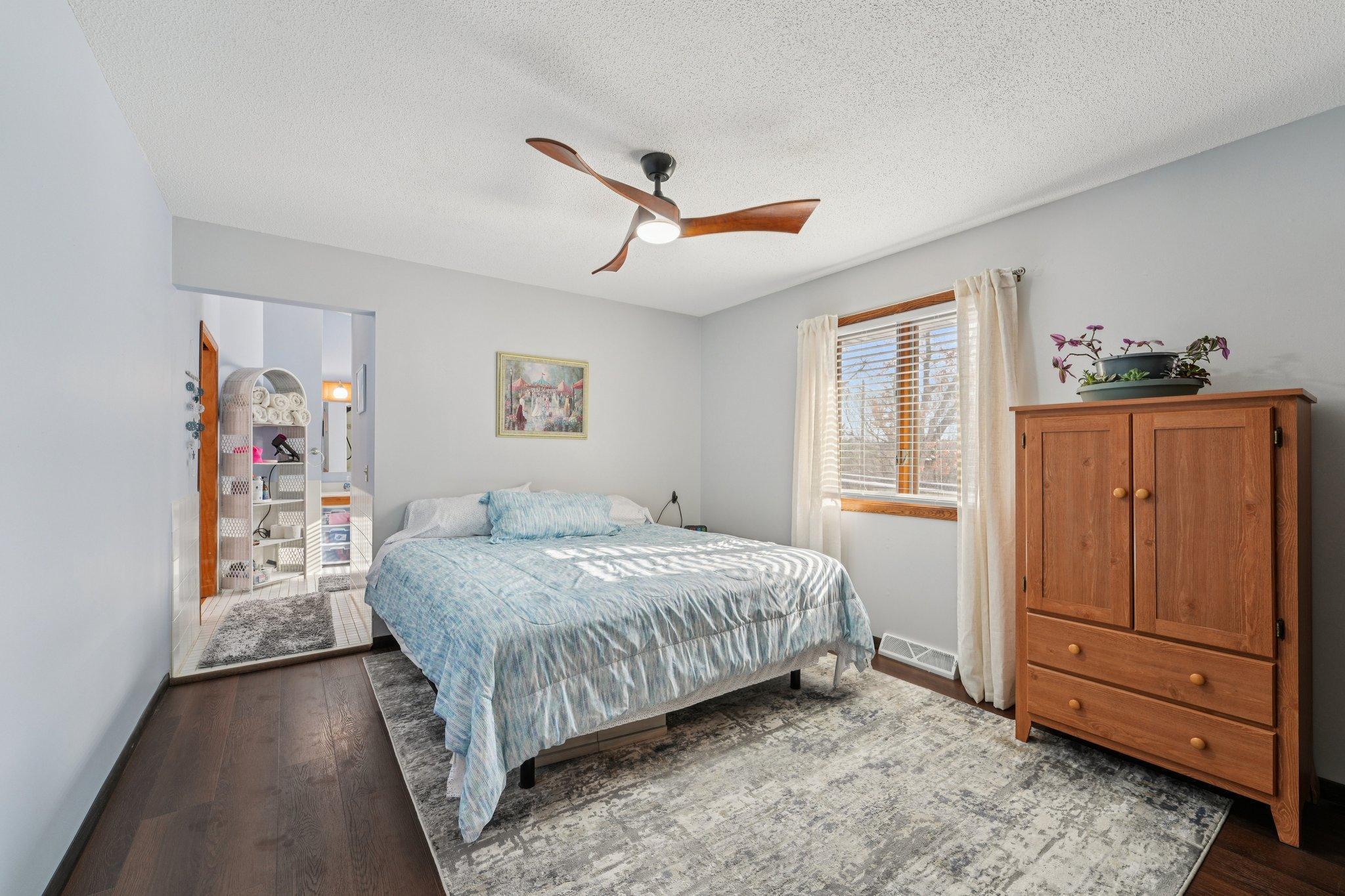 31-web-or-mls-177th Ave NW-S0302-031.jpg