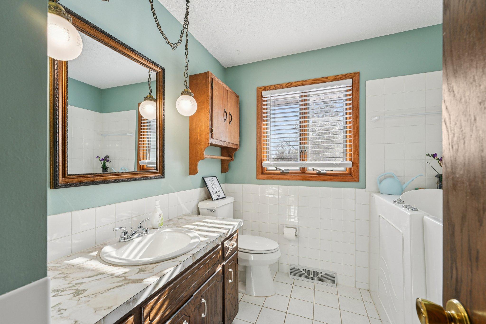 25-web-or-mls-177th Ave NW-S0302-025.jpg