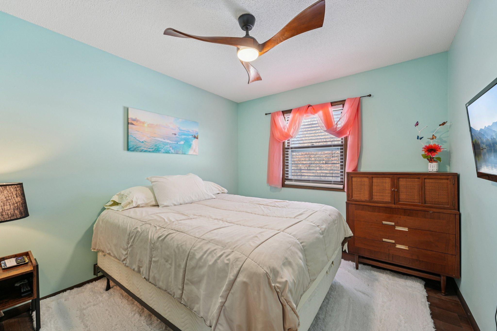 27-web-or-mls-177th Ave NW-S0302-027.jpg