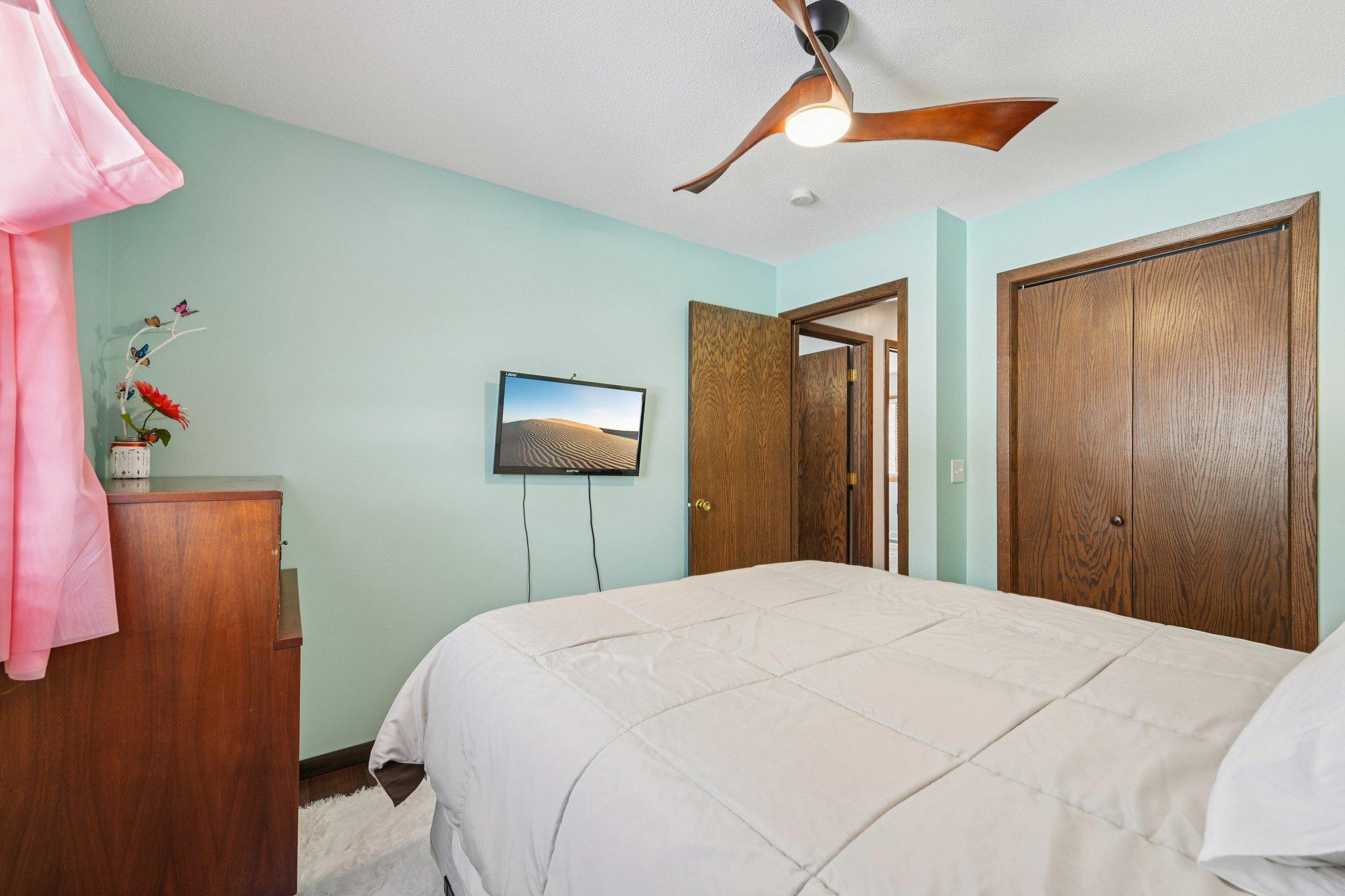 28-web-or-mls-177th Ave NW-S0302-028.jpg