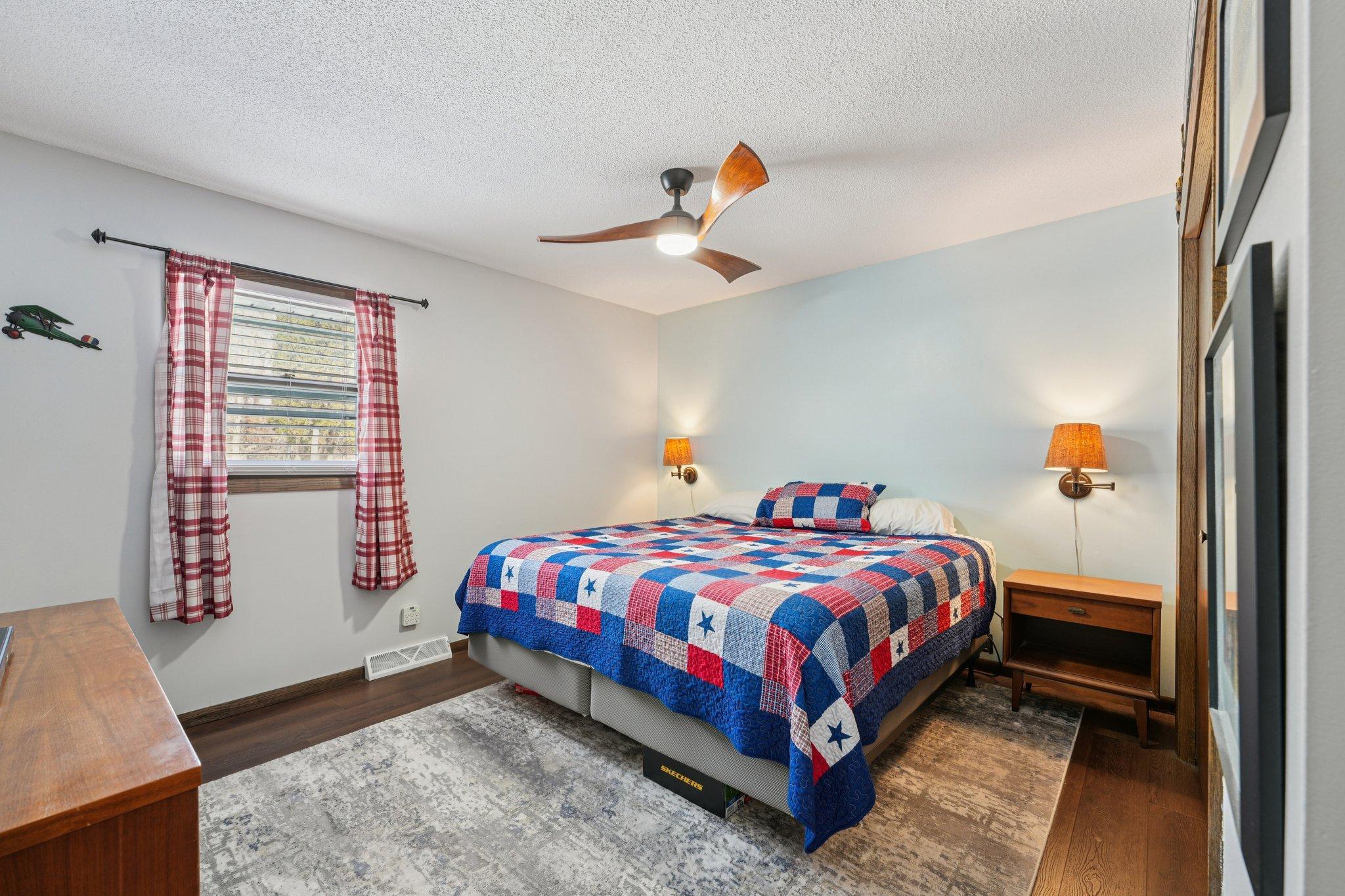 29-web-or-mls-177th Ave NW-S0302-029.jpg