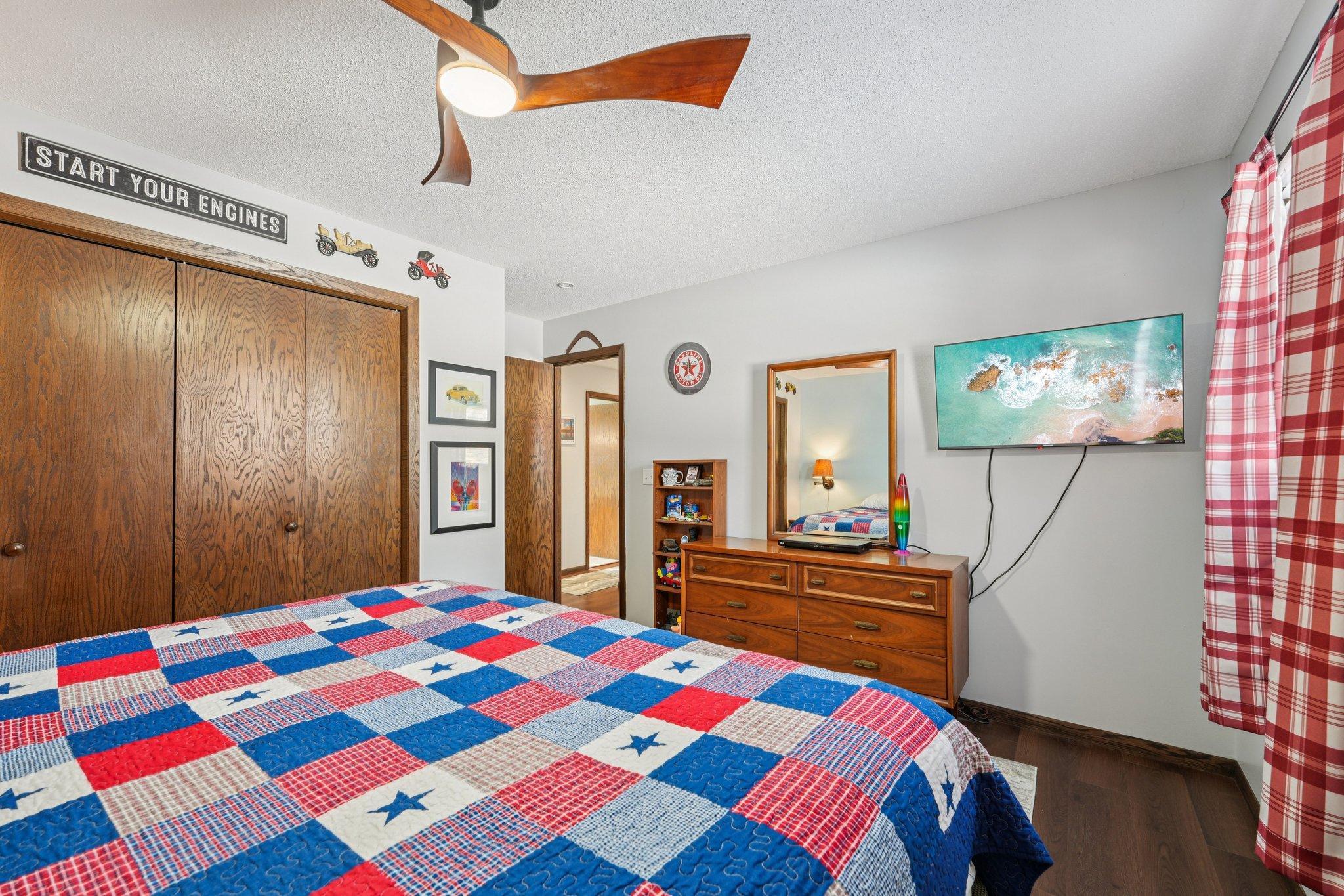 30-web-or-mls-177th Ave NW-S0302-030.jpg