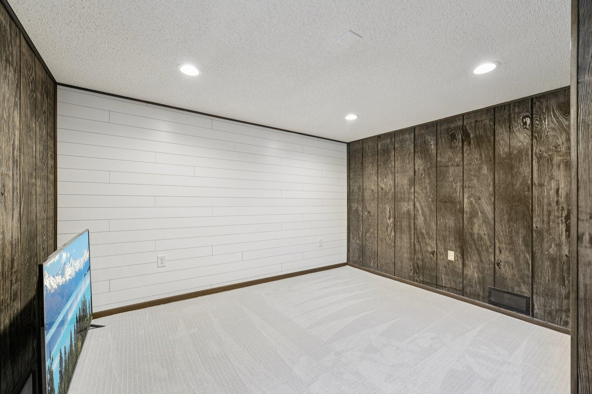 21-web-or-mls-177th Ave NW-S0302-021.jpg