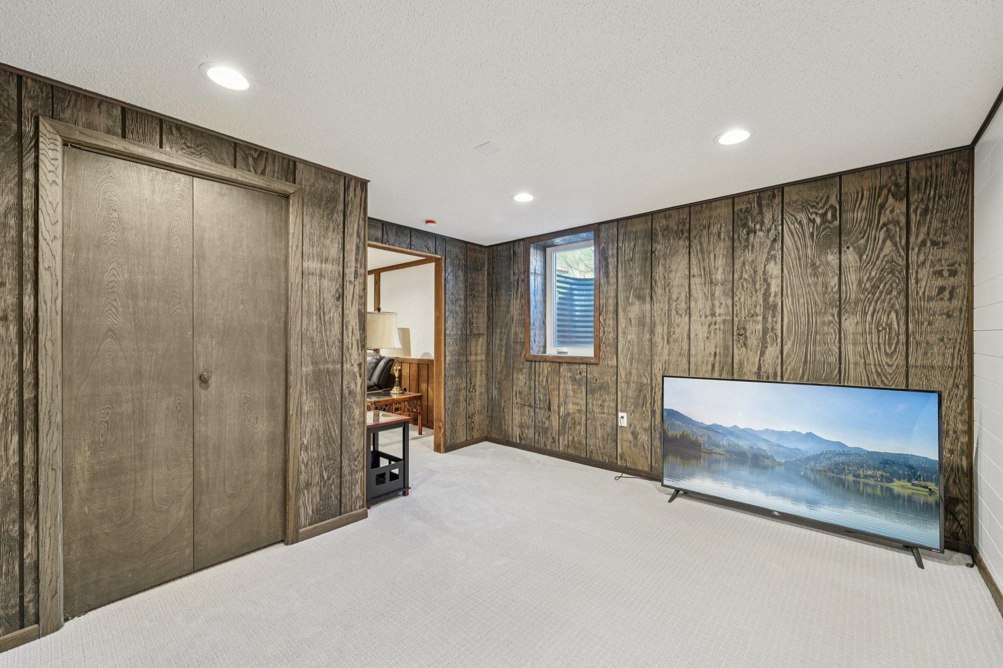 22-web-or-mls-177th Ave NW-S0302-022.jpg