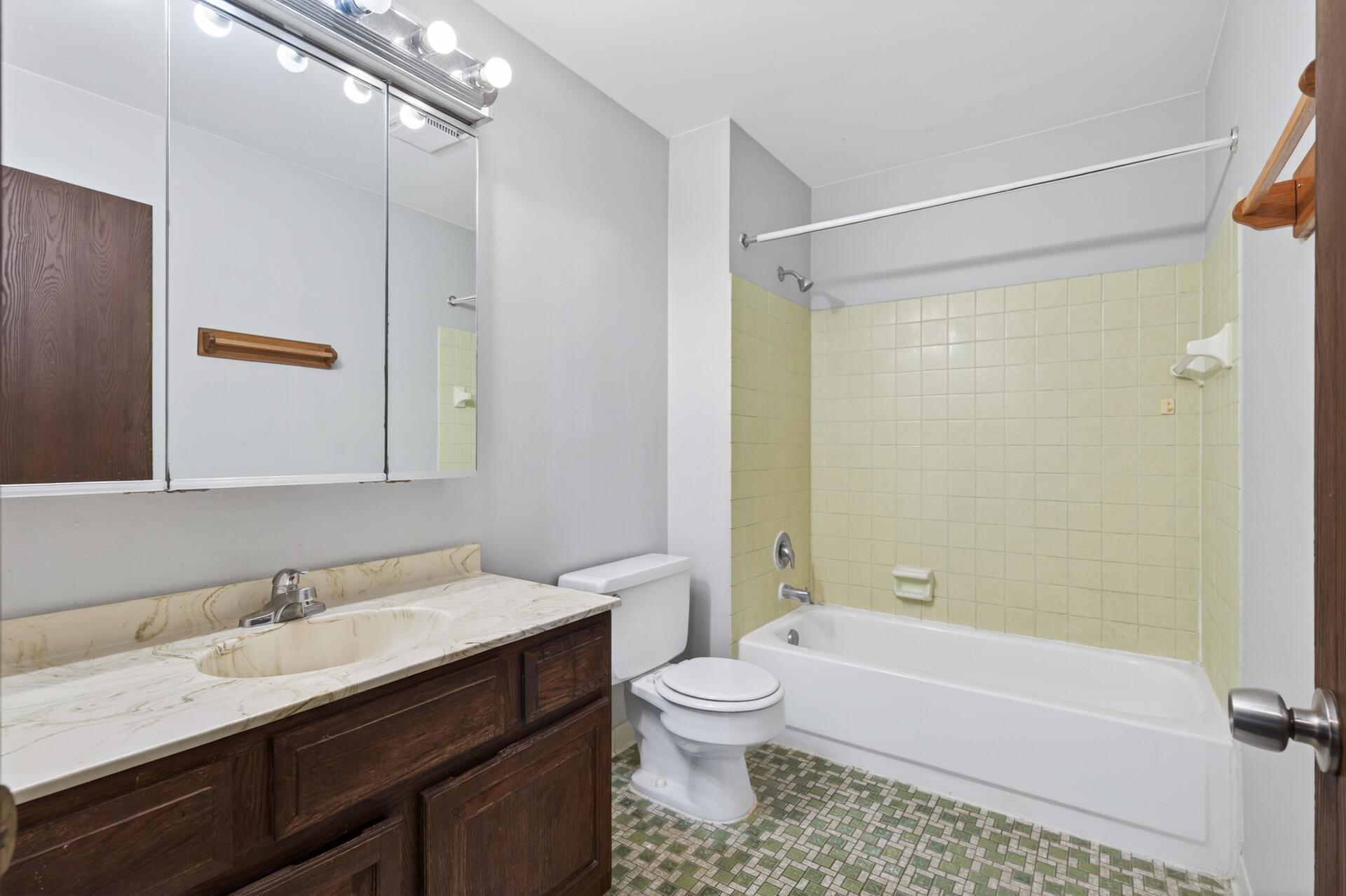 Upstairs full bathroom