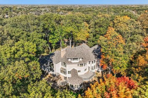 4 W Bay Lane, North Oaks, MN 55127