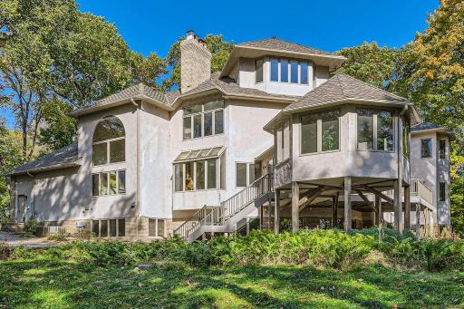 4 W Bay Lane, North Oaks, MN 55127