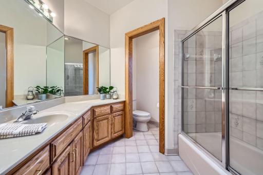 4 W Bay Lane, North Oaks, MN 55127