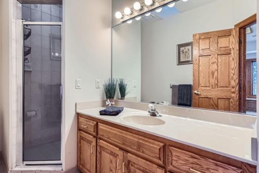 4 W Bay Lane, North Oaks, MN 55127