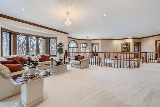 4 W Bay Lane, North Oaks, MN 55127