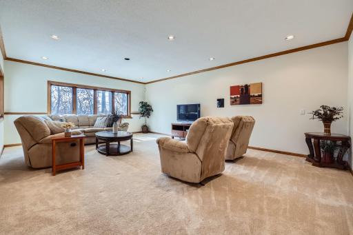 4 W Bay Lane, North Oaks, MN 55127