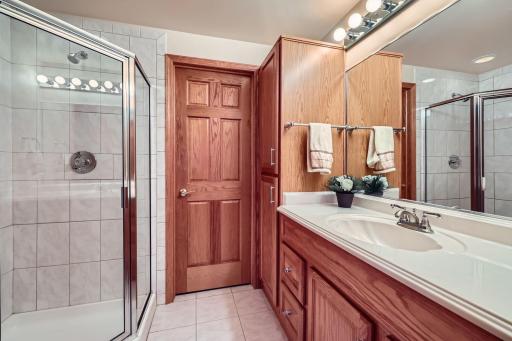4 W Bay Lane, North Oaks, MN 55127