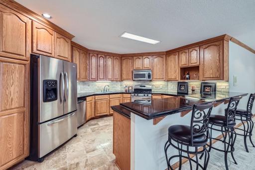4 W Bay Lane, North Oaks, MN 55127