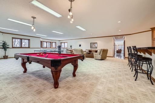 4 W Bay Lane, North Oaks, MN 55127