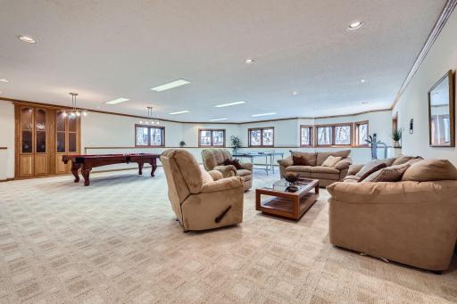4 W Bay Lane, North Oaks, MN 55127