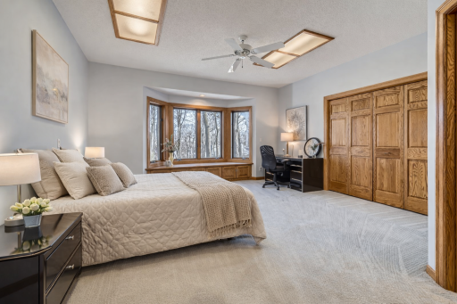 4 W Bay Lane, North Oaks, MN 55127