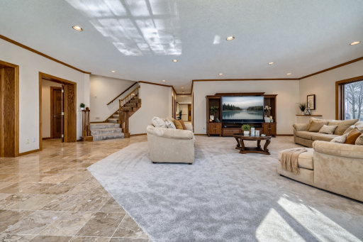 4 W Bay Lane, North Oaks, MN 55127