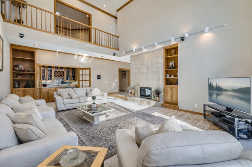 4 W Bay Lane, North Oaks, MN 55127